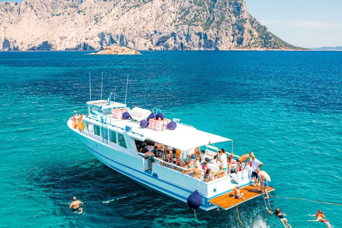 Vista panoramica di San Teodoro e la spiaggia La Cinta