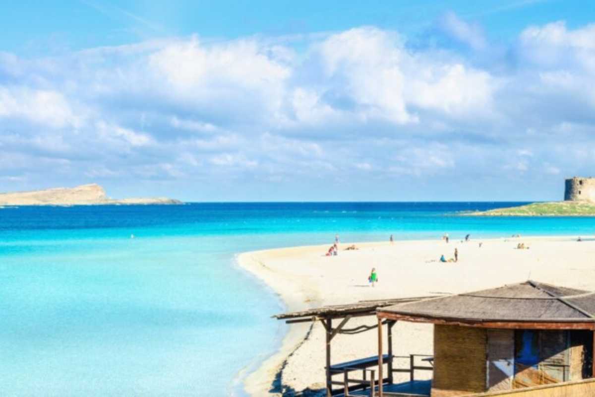 Vista panoramica di Stintino con il mare e la spiaggia di La Pelosa