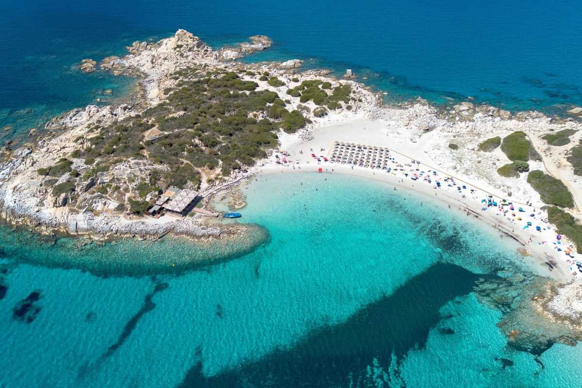Spiaggia di Simius, un'icona di Villasimius con sabbia bianca e mare cristallino