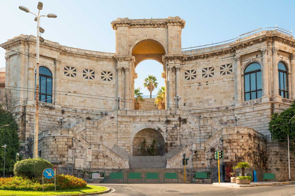 Veduta panoramica di Cagliari, includi il quartiere Castello e il Poetto